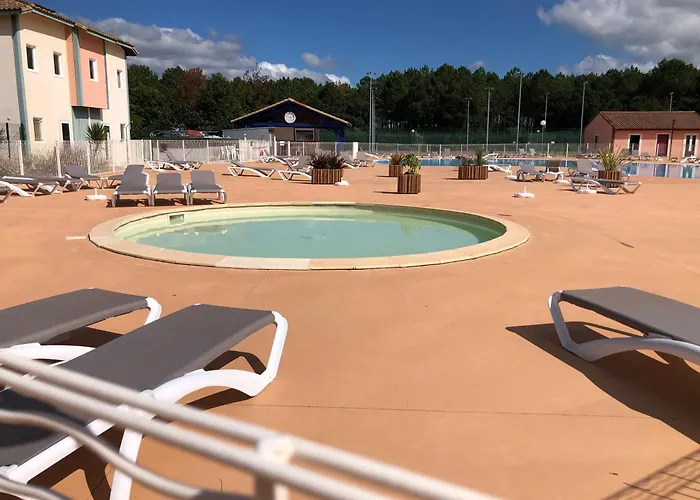 *jolie Maison Proche Et Marin, Avec Piscine, Tennis A Plage* * 苏斯通